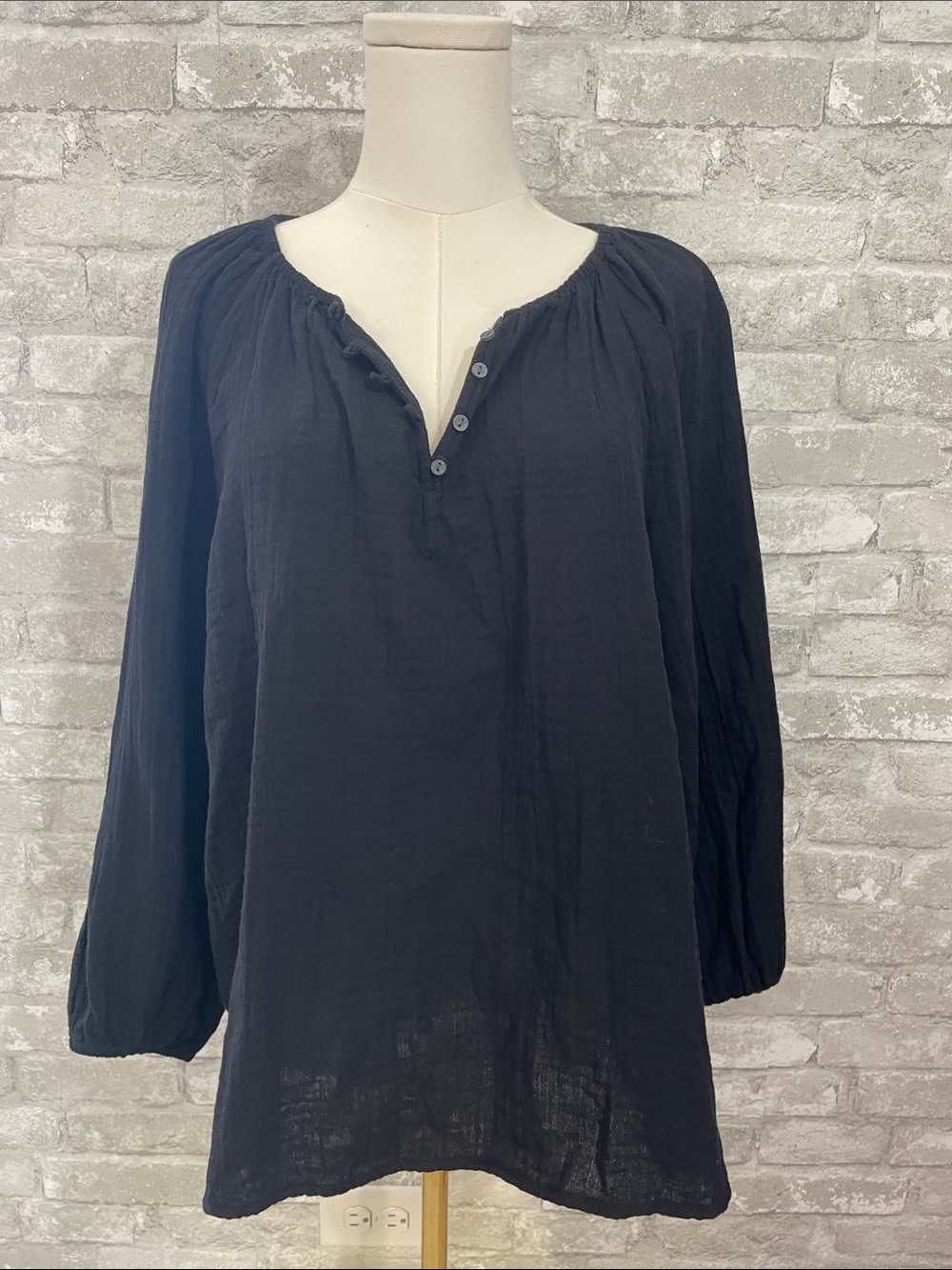 Old Navy Black Long-Sleeve Peasant Henley Tunic